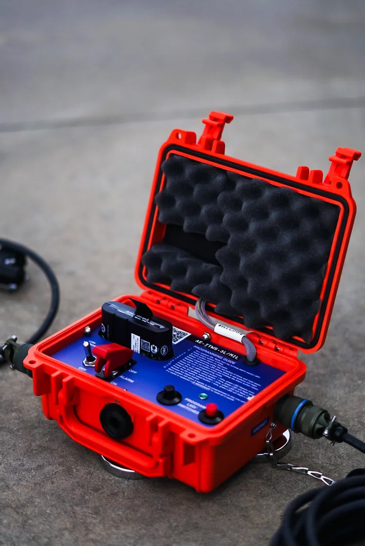 TTWS Portable Tow Team Warning System – Military 4-Wand Kit